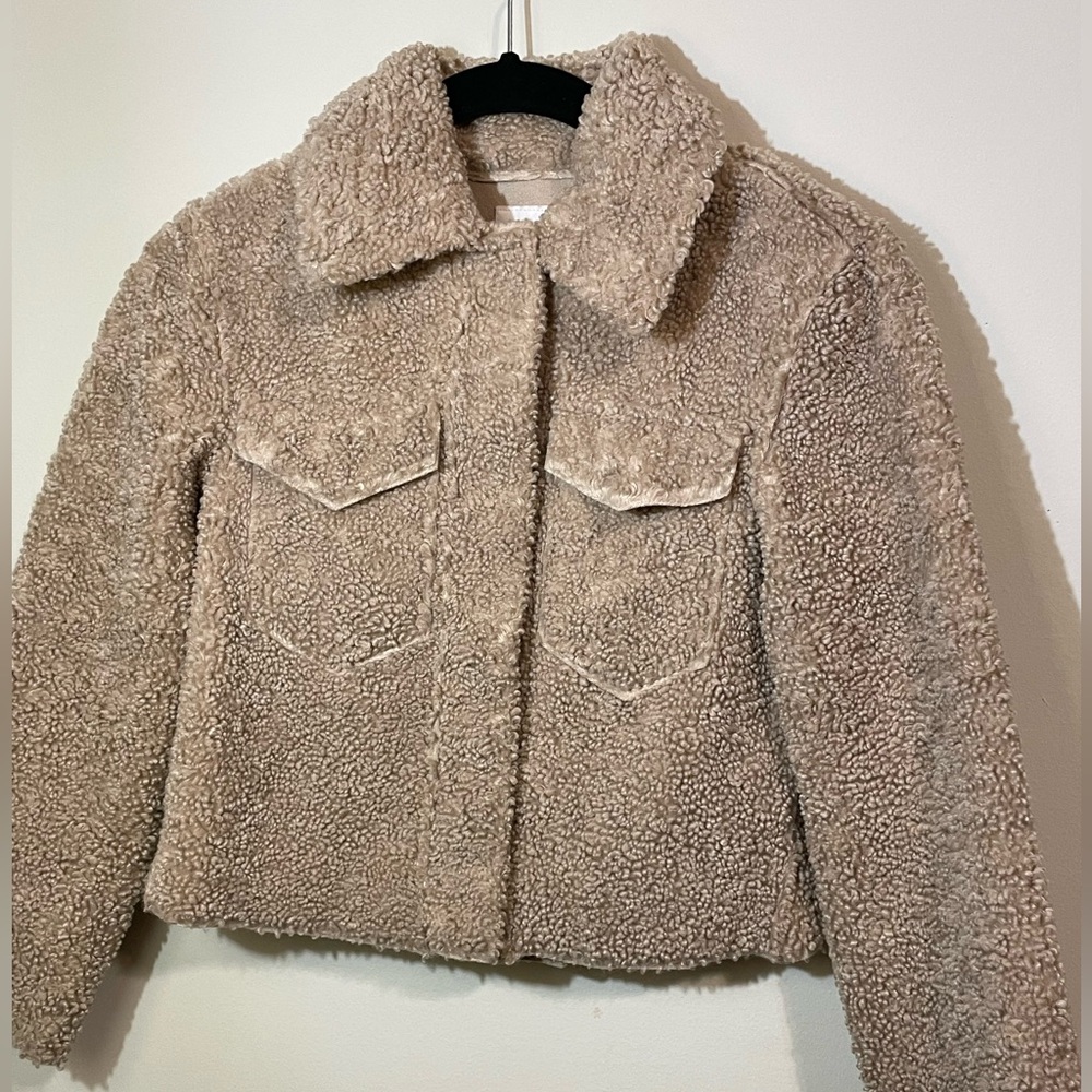 GB GIRLS Faux Fur Jacket Tan size 7/8 front pockets large snap closure soft.